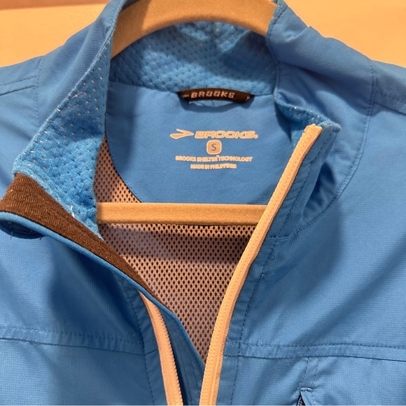 Brooks Reflective Running Jacket EUC Size Small - Picture 4 of 5